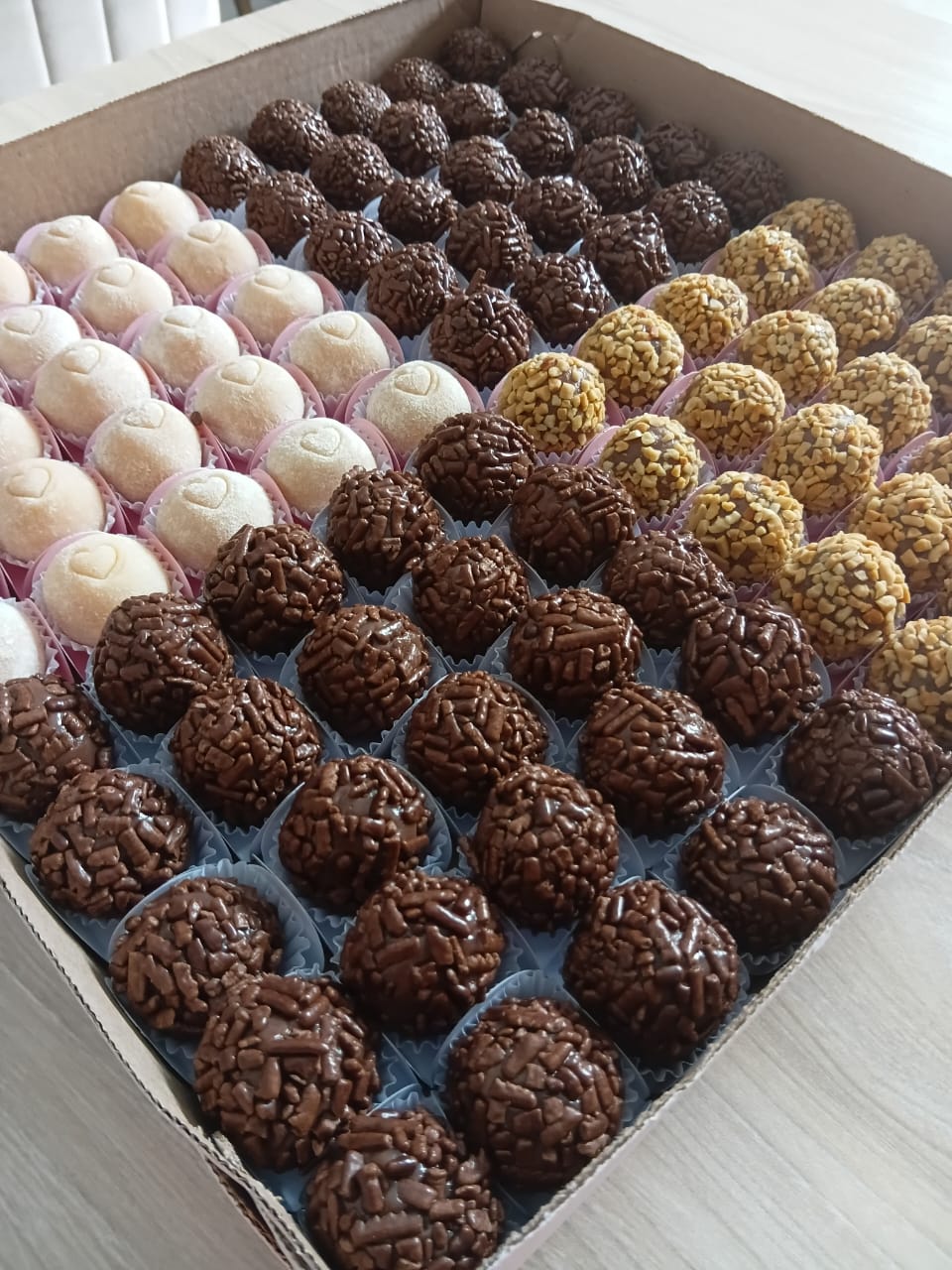 Brigadeiros Variados - Caixa Completa